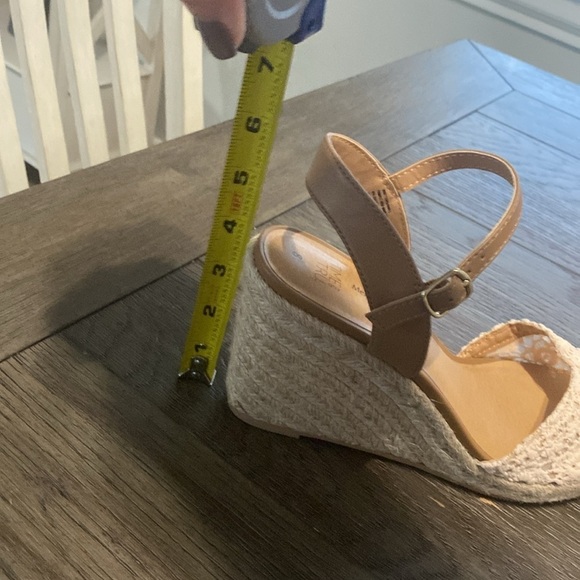 Time & Tru Memory Foam Pink Floral Wedge Sandals | Size 8 - Picture 9 of 10